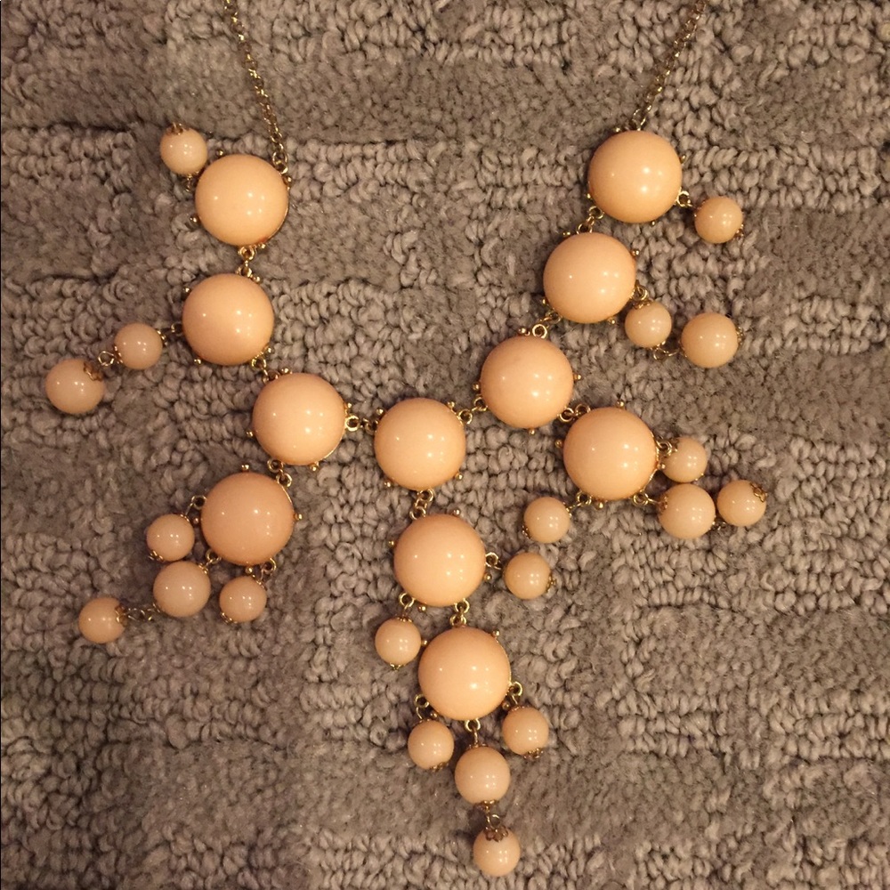 Light orange/pink necklace (gold)