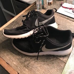 Women’s Nike Roushe shoes