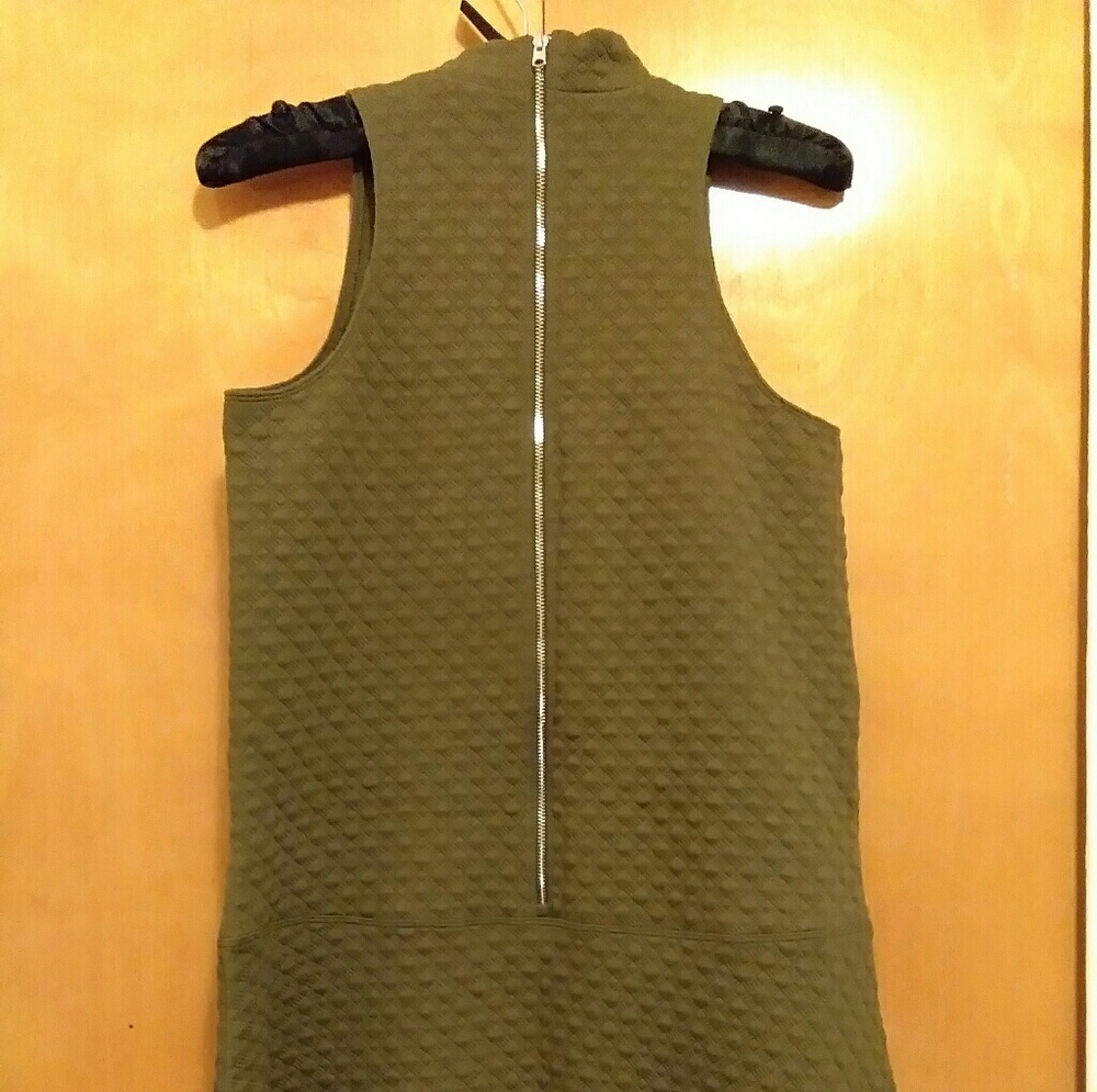 Dress - Picture 2 of 4