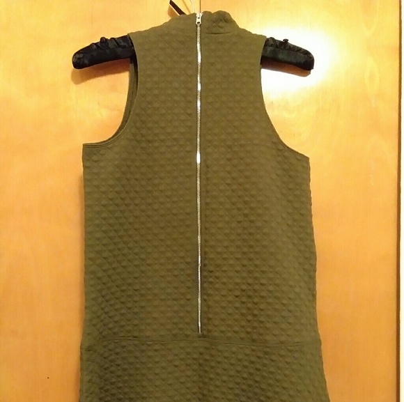 Dress - Picture 2 of 4