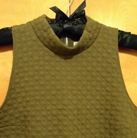 Dress - Picture 3 of 4