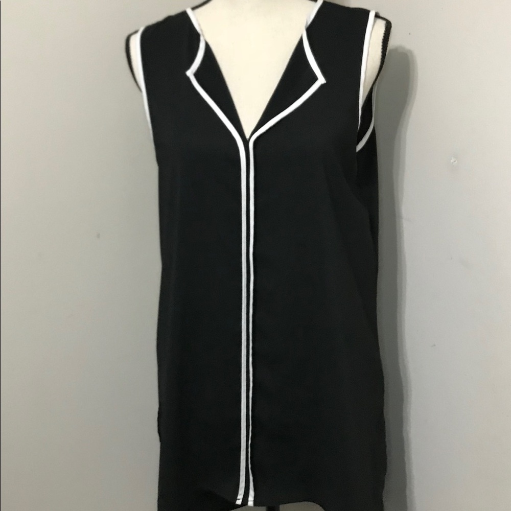 Versions High-Low Sleeveless Top