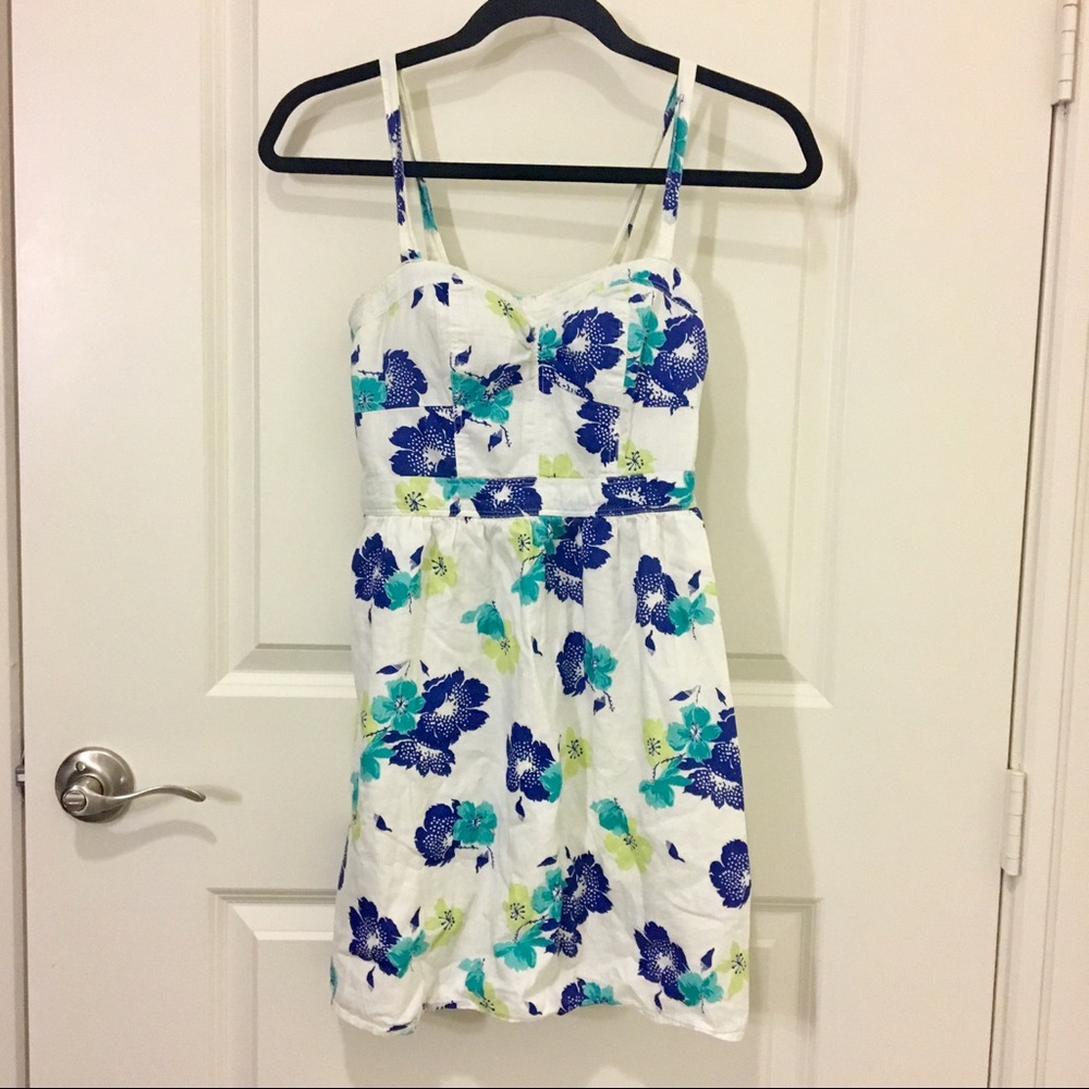 American Eagle 🦅 Floral Dress