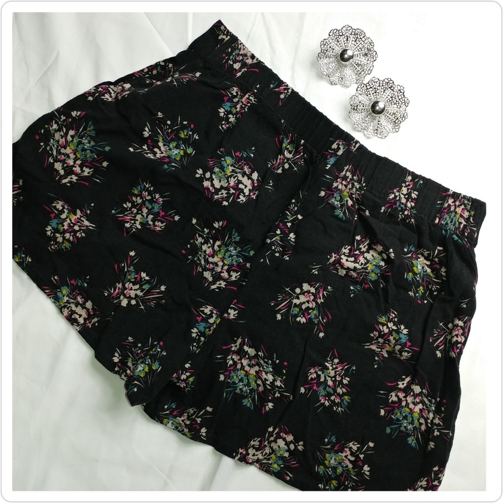 💄Price Firm💄flower shorts - Picture 2 of 3