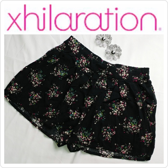 💄Price Firm💄flower shorts - Picture 1 of 3