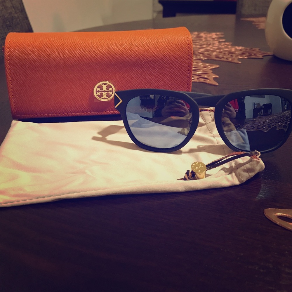 Matte black Tory Burch polarized sunglasses