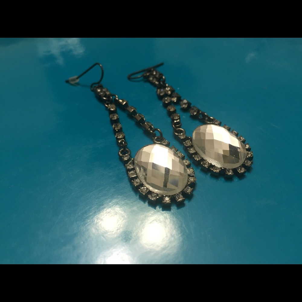 NEW Rhinestone Pewder Tone Earrings