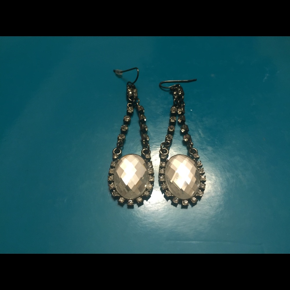 NEW Rhinestone Pewder Tone Earrings - Picture 3 of 4