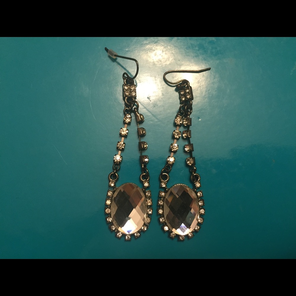 NEW Rhinestone Pewder Tone Earrings - Picture 4 of 4