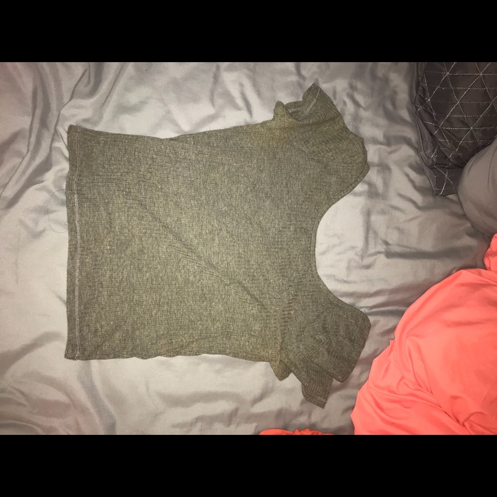 Hollister Gray ribbed crop top