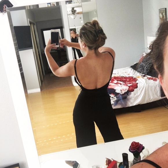 🌹🌹 Black Wide Leg Jumpsuit with Tie 🌹🌹 - Picture 3 of 6