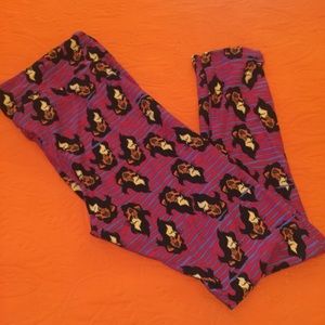 TC - Scar Lularoe Leggings + Free Gift 🎁