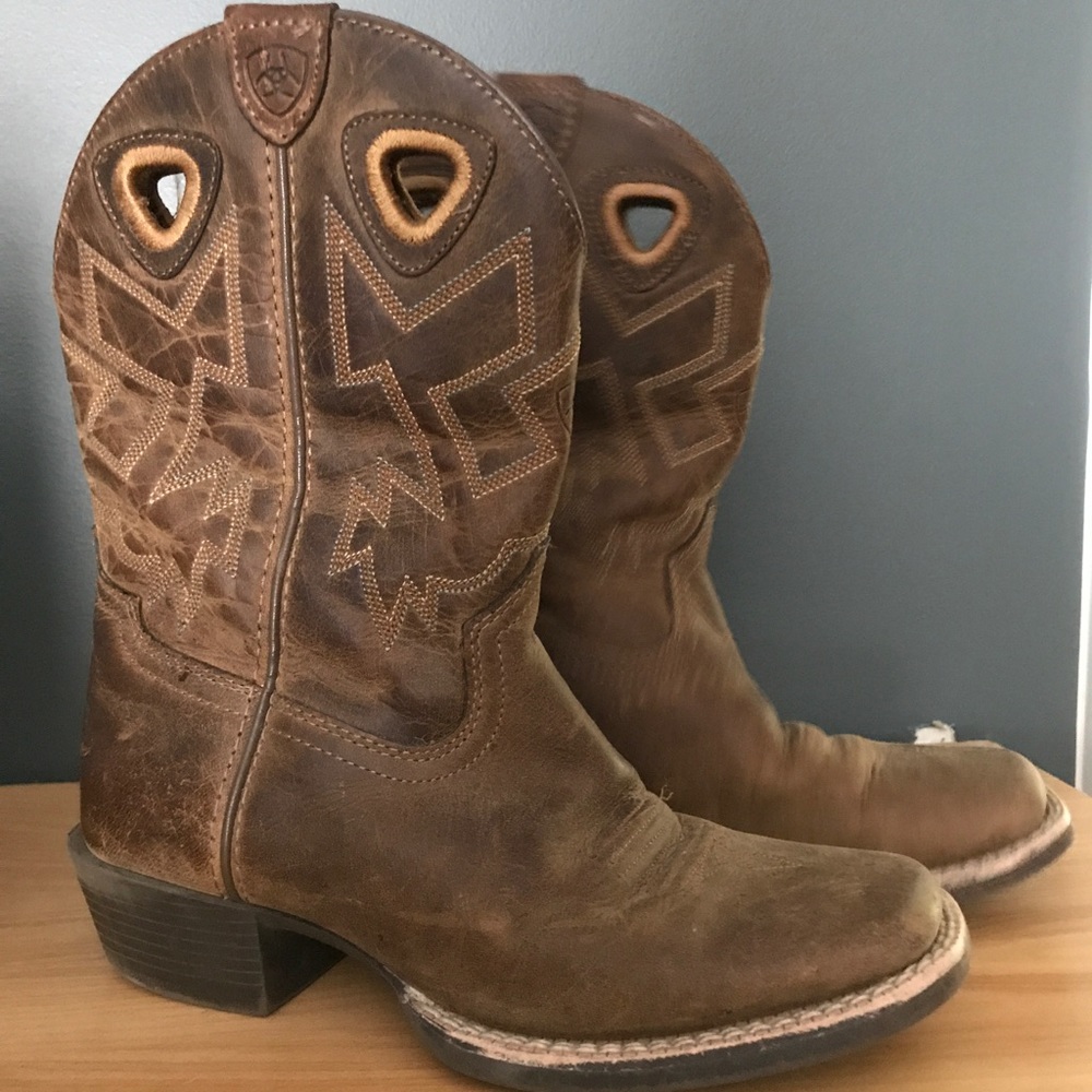 Ariat kids cowboy boots Size 1.5