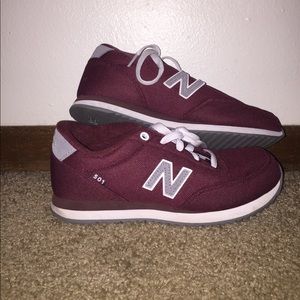New Balance 501 maroon