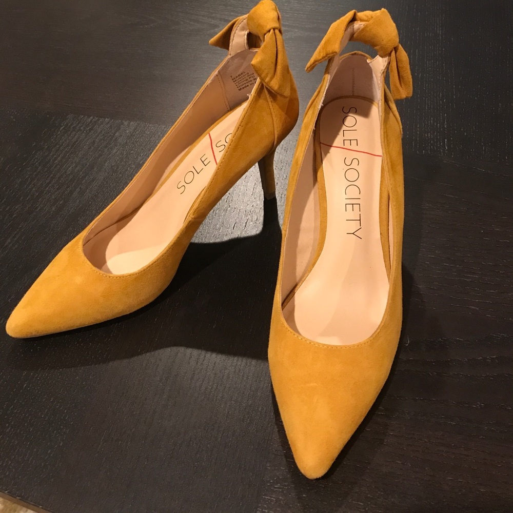 LAST CHANCE Sole Society Mabel Mustard Pump