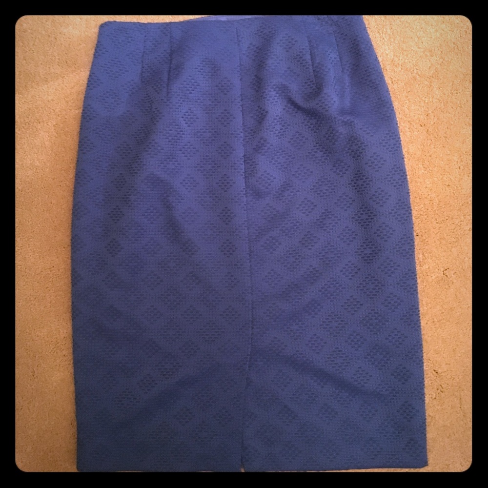 Blue patterned pencil skirt