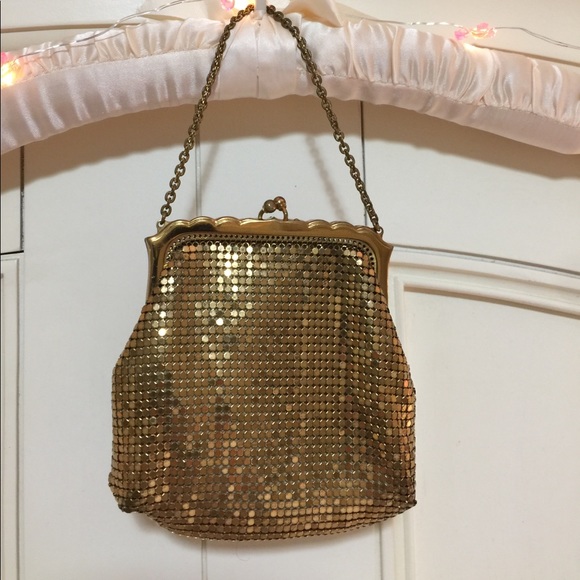 Whiting & Davis Handbags - Vintage Whiting & Davis gold color mesh purse