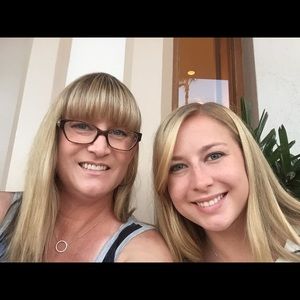 Meet your Posher, Dina