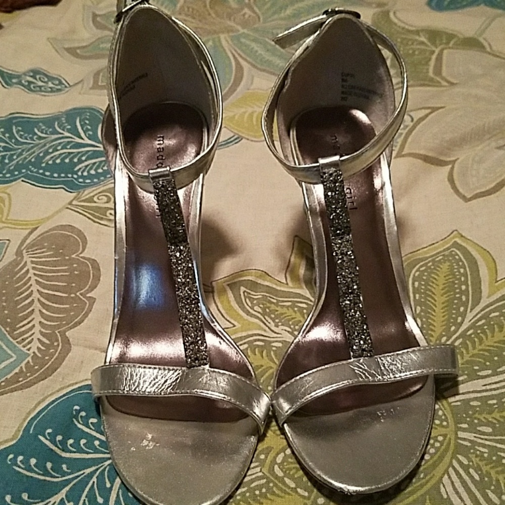 Beautiful silver heels with sparkle on top!