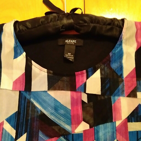 Top - Picture 2 of 2