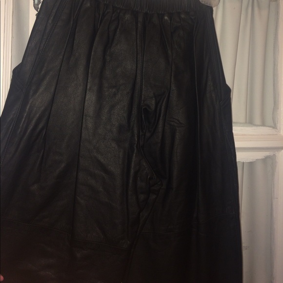 Gorgeous black genuine leather pants - Picture 4 of 8