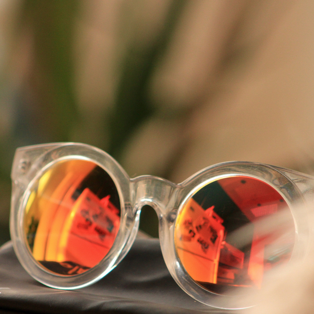 QUAY AUSTRAILIA Sunday Girl Sunglasses