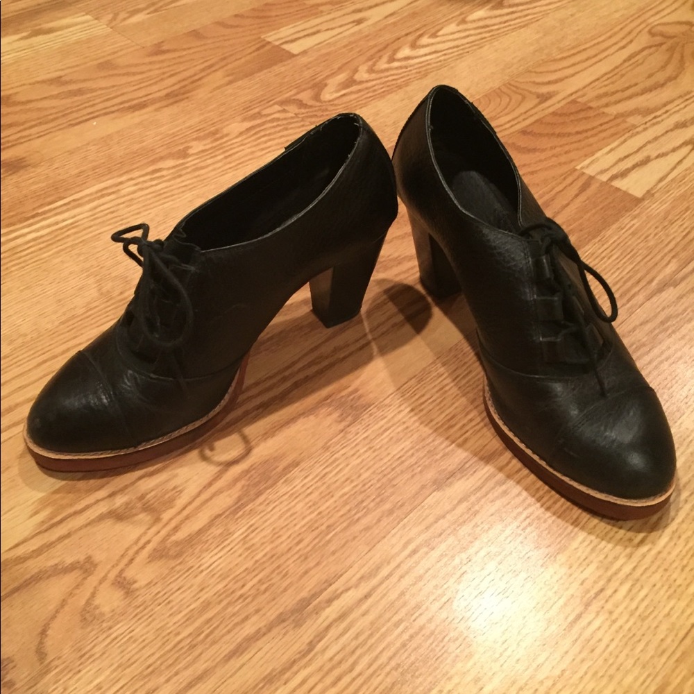 Bass Black Leather Lace-Up Heels