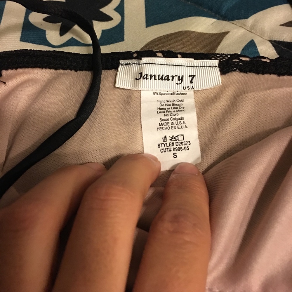 Dress - Picture 3 of 4