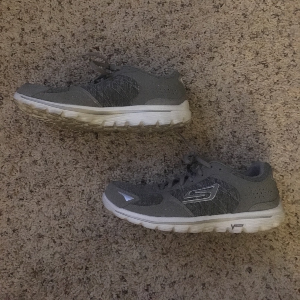 Sketchers gowalk flash with goga mat technology