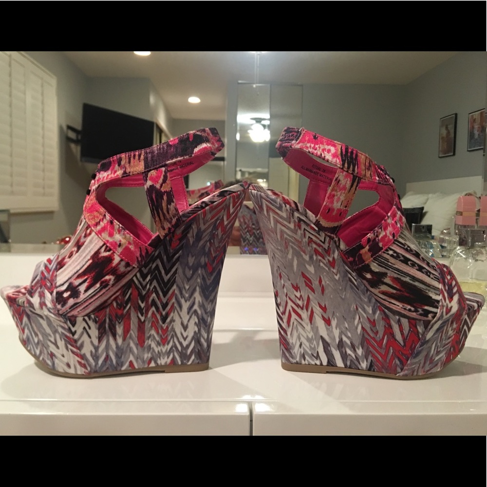 New with box Dollhouse Wedge Pink