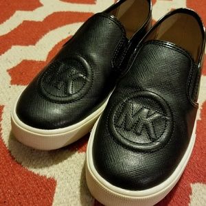 Michael Kors girls size 2 black shoes