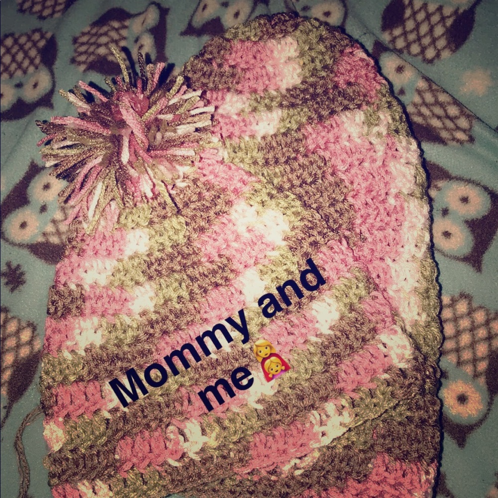 MOMMY AND ME HAND MADE BEANIE SET