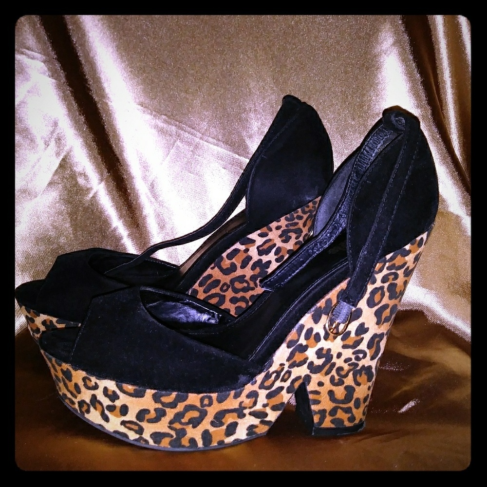 Open toe black/cheetah print platform chunky heels
