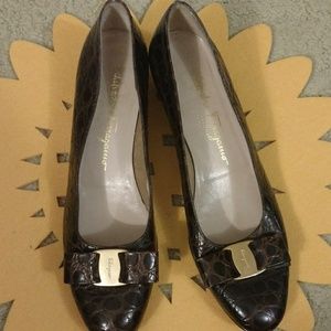 Ferragamo "Vara Bow"