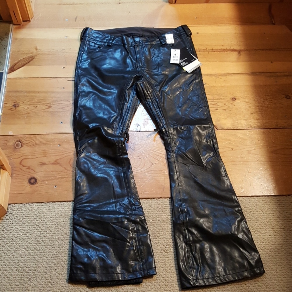 Snowboarding pants