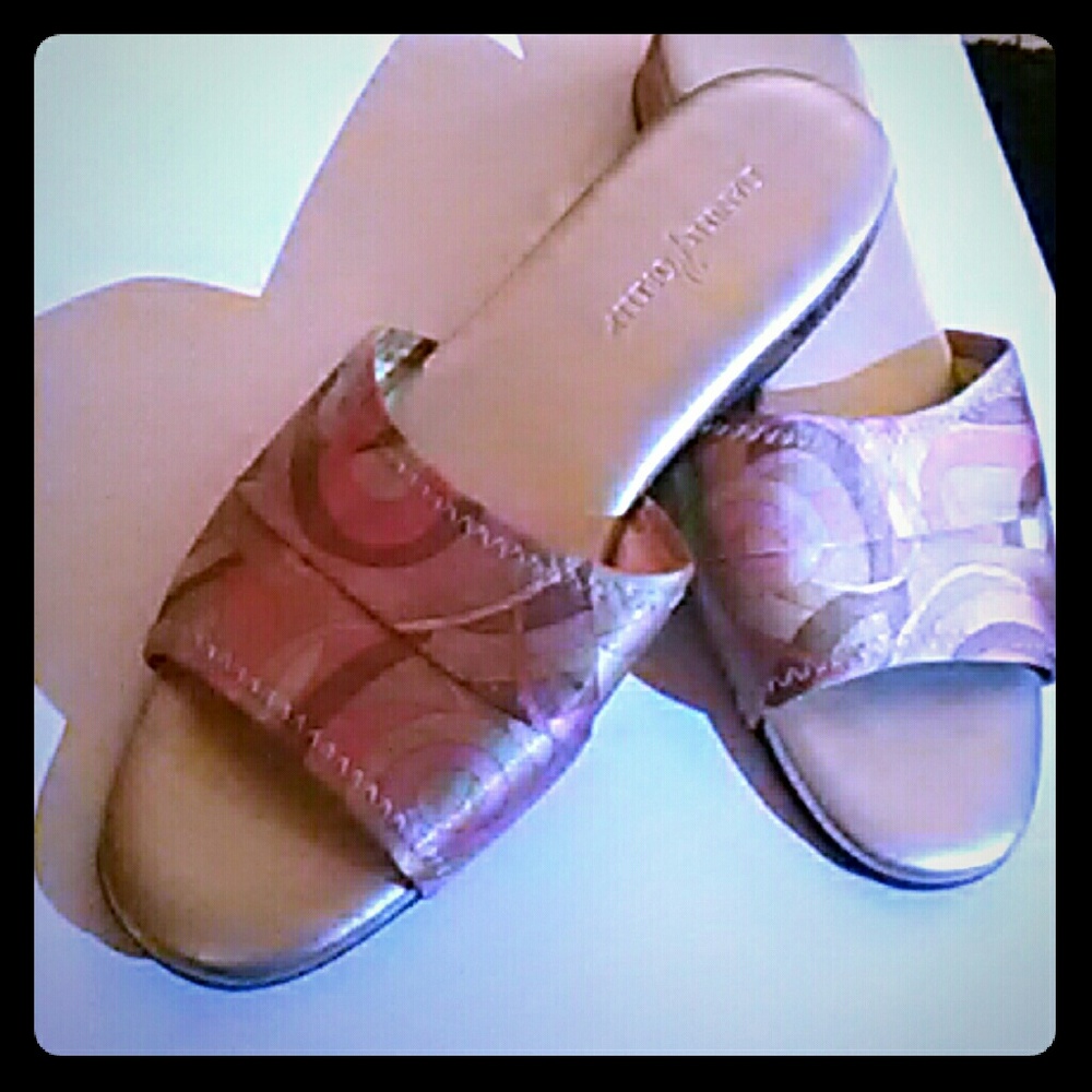 BRAND NEW DANIEL GREEN SLIPPERS!!