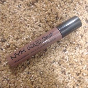 NYX liquid suede lipstick Brooklyn Thorne