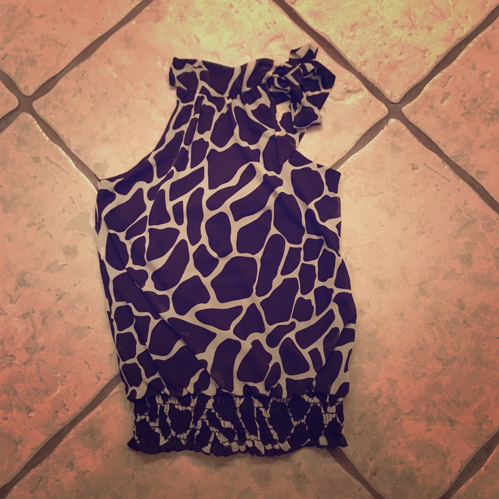 Like New Giraffe Print Top - Sz S