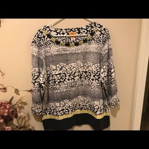 Black & white with touch of yellow 3/4 sleeve top