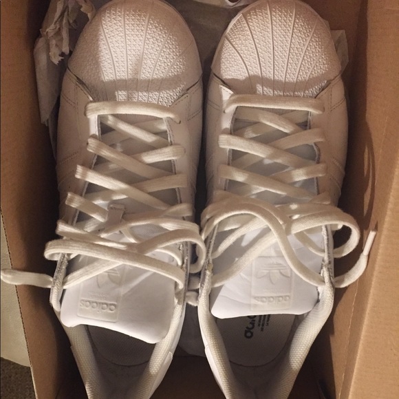 Adidas Superstars - Picture 1 of 3