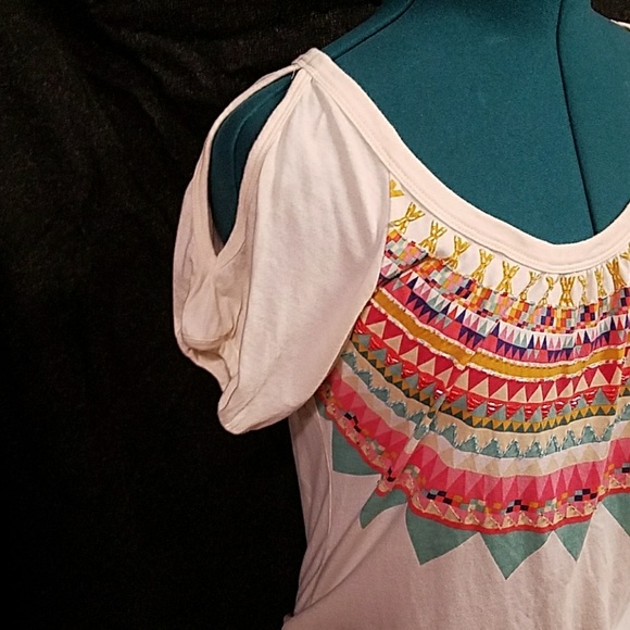 Adorable Aztec top - Picture 2 of 3