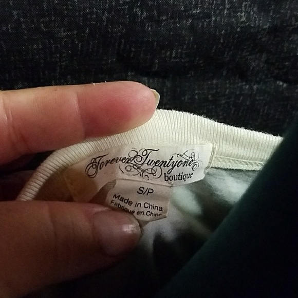 Adorable Aztec top - Picture 3 of 3