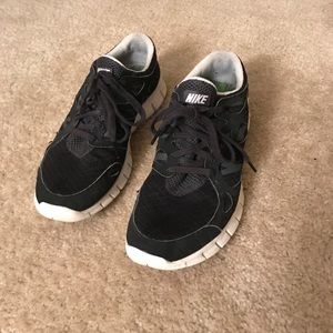 Women’s Nike tennis shoes