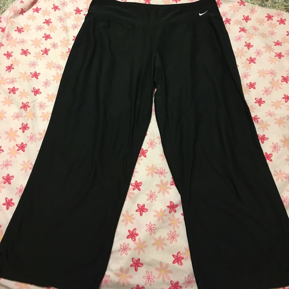 Nike FIT-dry athletic capris