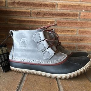 Sorel grey leather Out N About boots