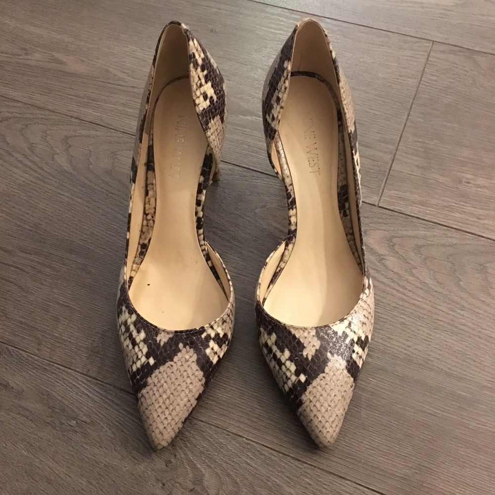 Nine West snake print pumps