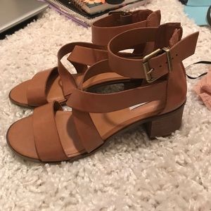 EUC Steve Madden Raeleen Sandal SIZE 9