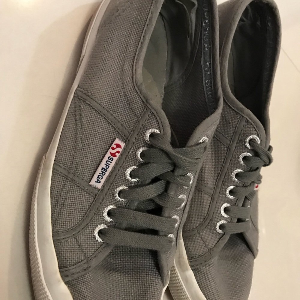 Grey Supergas (in distress)