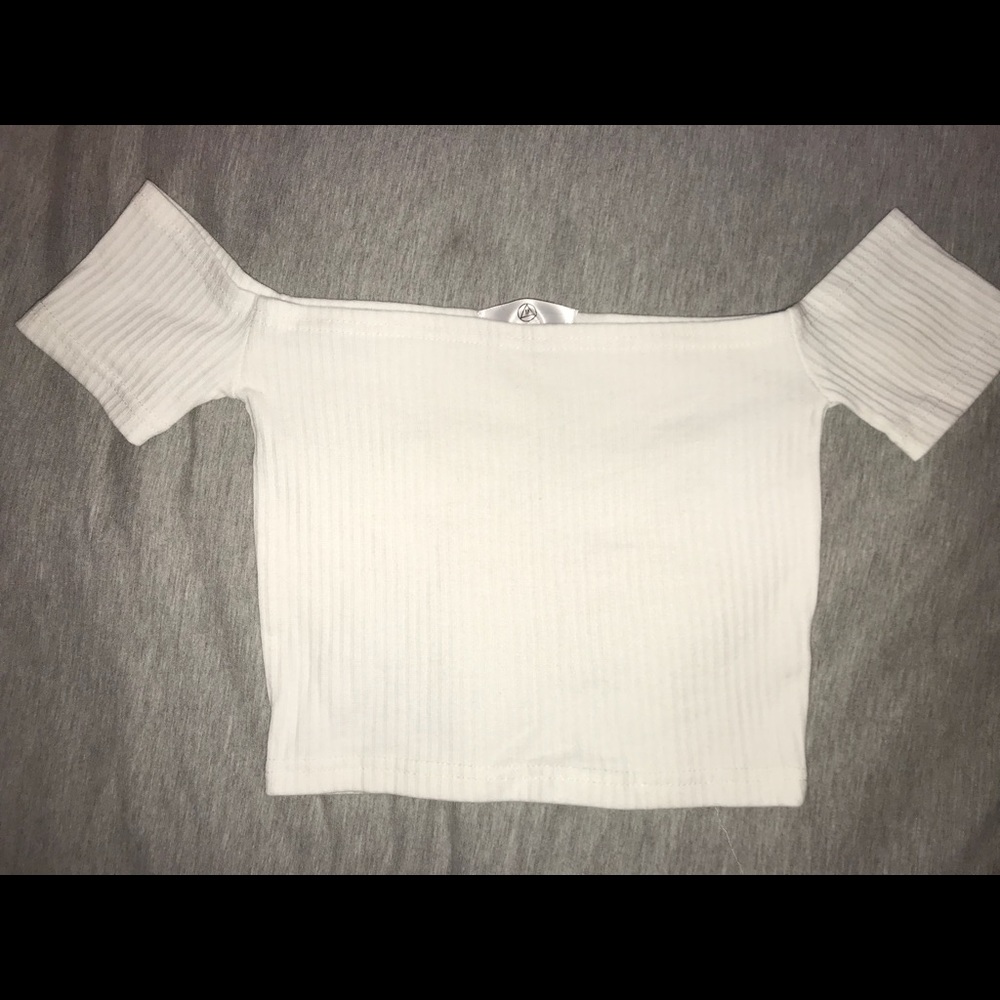 Off the shoulder white cropped t-shirt