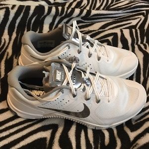 Women's 8 Nike Metcon 2